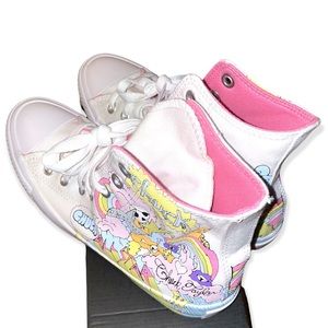 New exclusive converse comes with box.